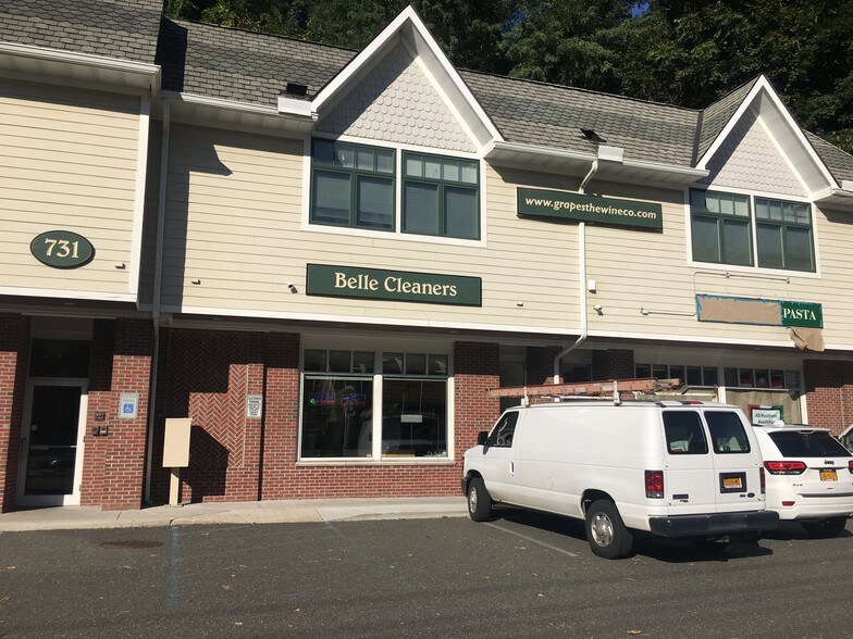 Primary Photo Of 731 N Broadway, North White Plains Storefront Retail Office For Lease