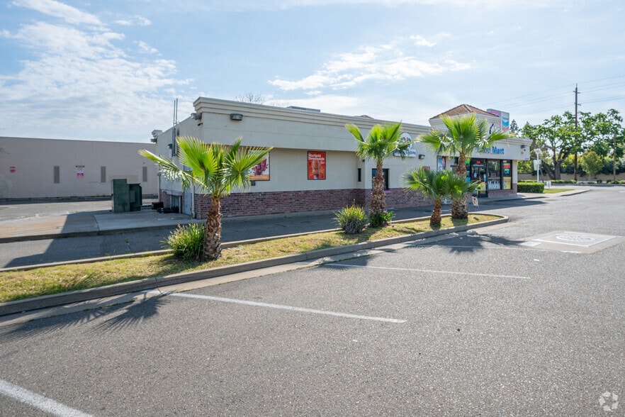 More Photos Of 10109 Folsom Blvd, Rancho Cordova Service Station For Lease