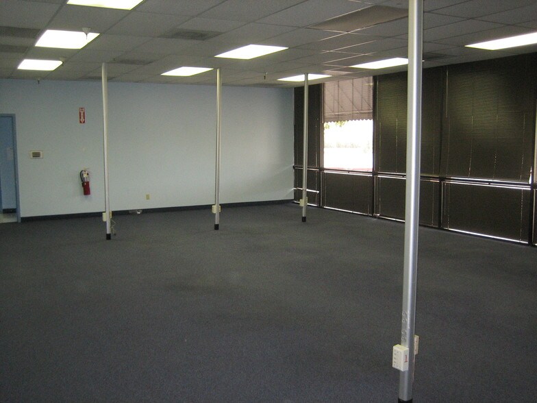 More Photos Of 3161 N 33rd Ave, Phoenix Research And Development For Lease