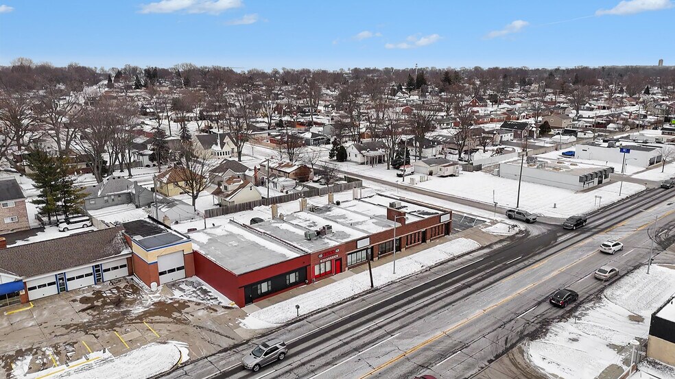 More Photos Of 28410 Harper Ave, Saint Clair Shores General Retail For Lease