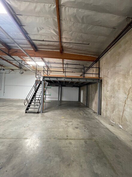 More Photos Of 19428-19434 Business Center Dr, Northridge Warehouse For Lease