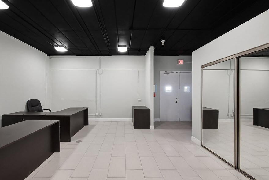 More Photos Of 2701 W Okeechobee Blvd, West Palm Beach Office For Sale