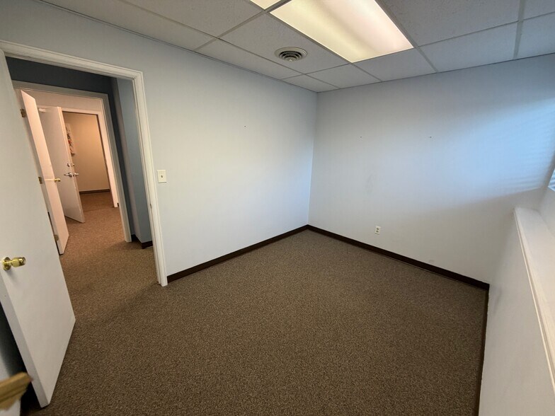More Photos Of 6055 Lehman Dr, Colorado Springs Office For Lease