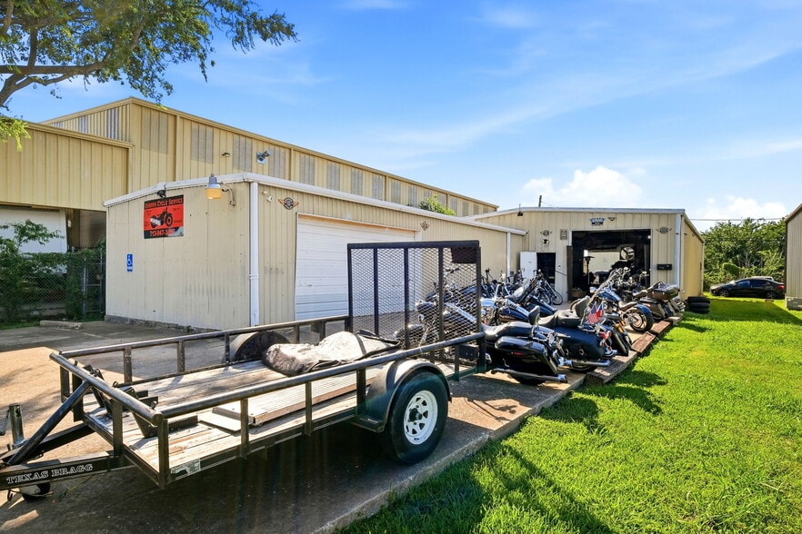 More Photos Of 1313 Illinois St, South Houston Warehouse For Sale