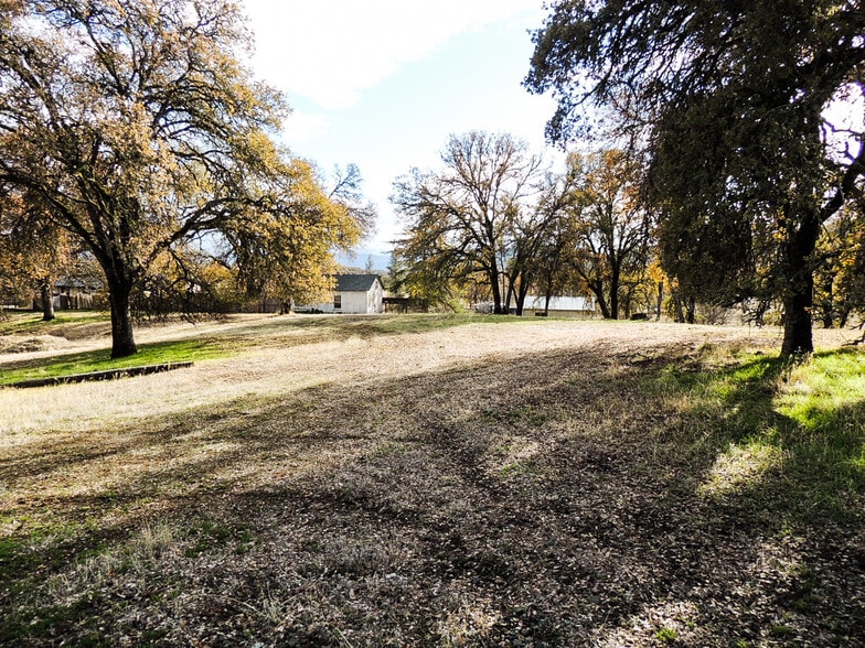 More Photos Of 1329 Todd Rd Ext, Lakeport Flex For Sale