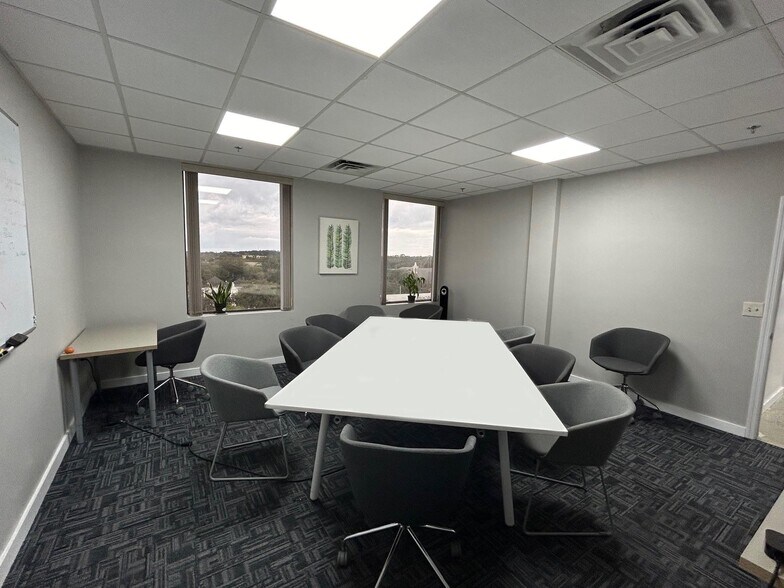 More Photos Of 104 N Main St, Gainesville Office For Lease