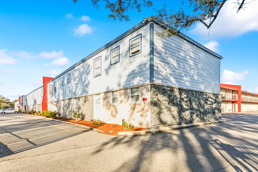 More Photos Of 3300 Garden Oaks Dr, New Orleans Apartments For Sale