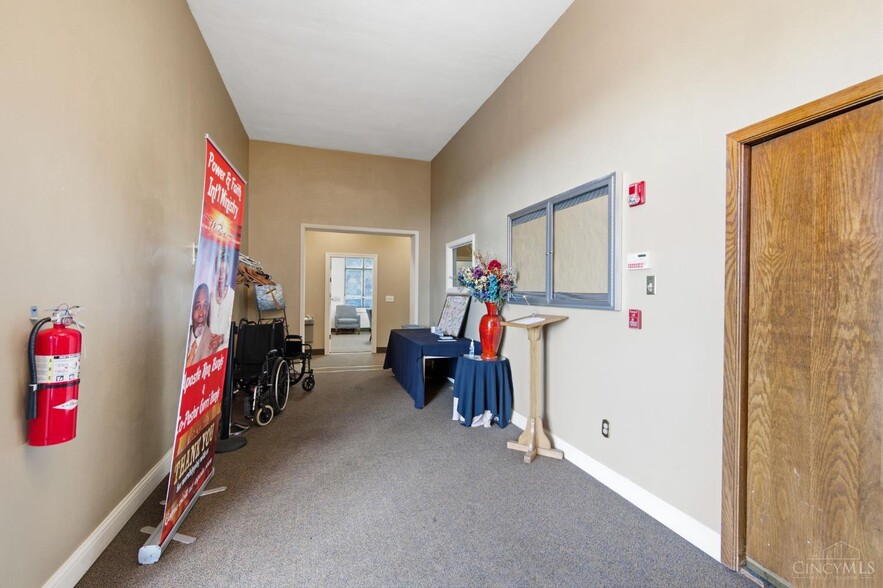 More Photos Of 810 N Broadway St, Lebanon Religious Facility For Sale