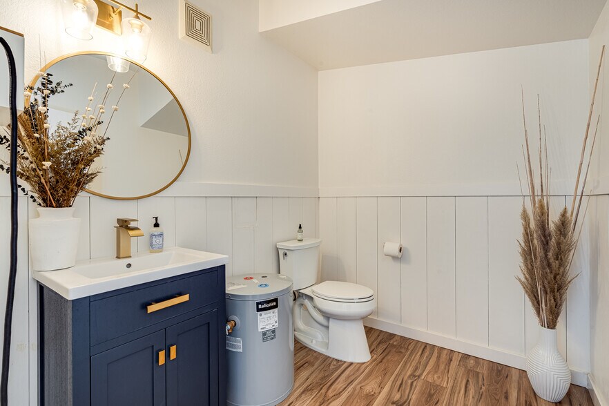 More Photos Of 1270 Broadway, Sonoma Freestanding For Sale