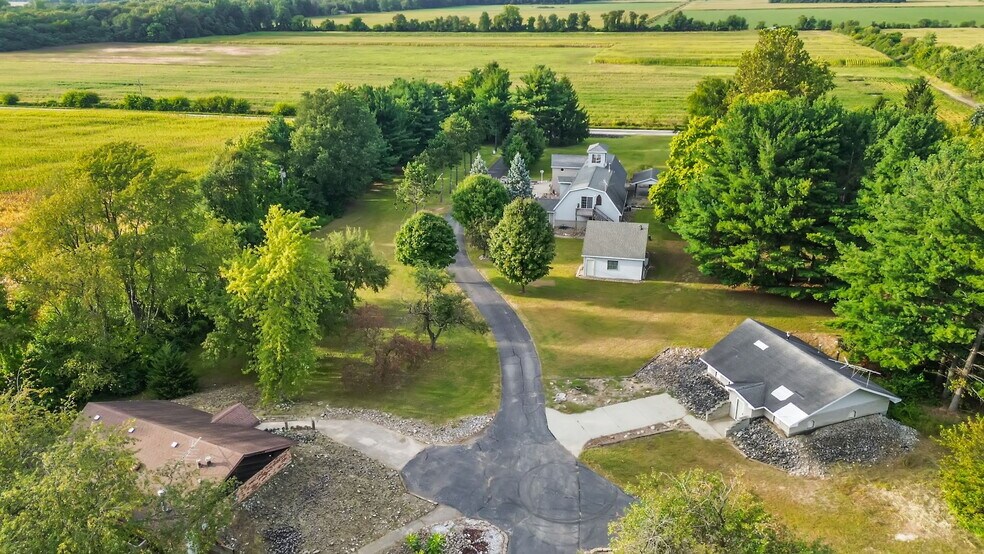 More Photos Of 2507 E 1100 N, Demotte Apartments For Sale