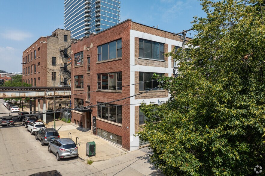 More Photos Of 314 W Institute Pl, Chicago Loft Creative Space For Lease