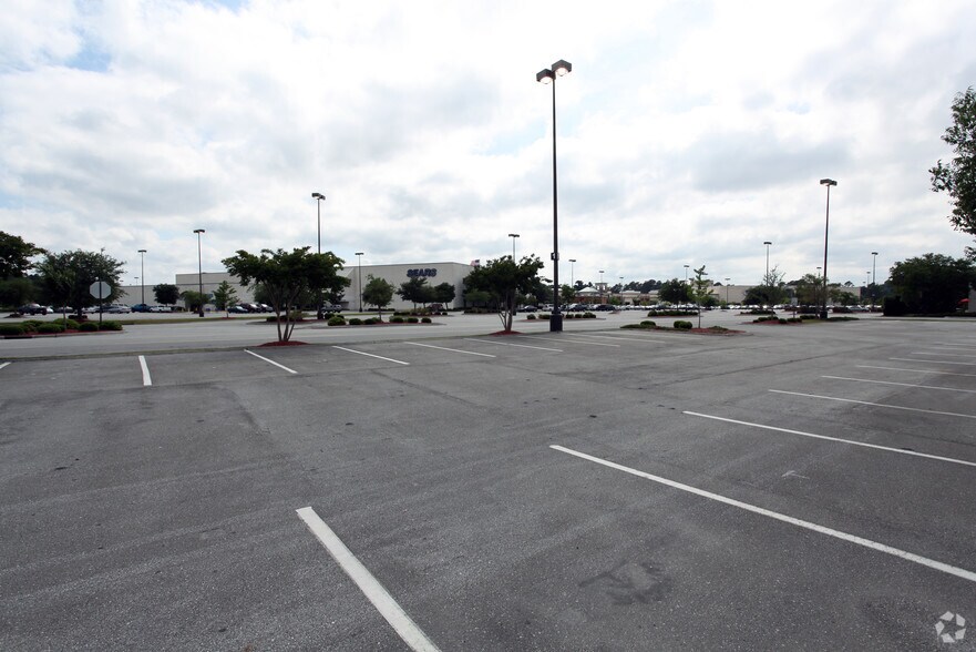 More Photos Of 3500 Oleander Dr, Wilmington Unknown For Lease