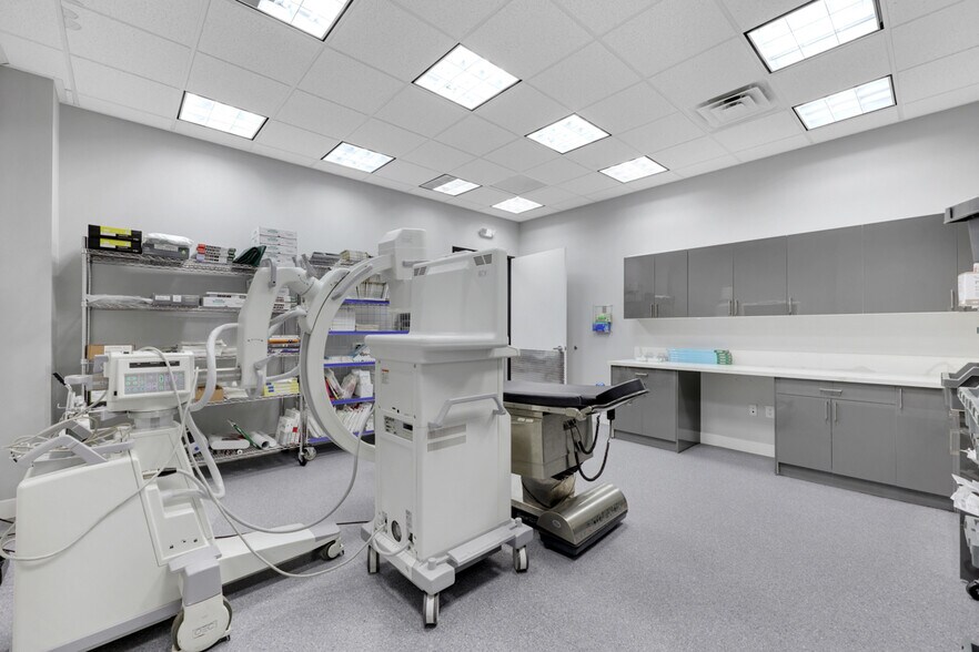 More Photos Of 375 N Stephanie St, Henderson Medical For Sale