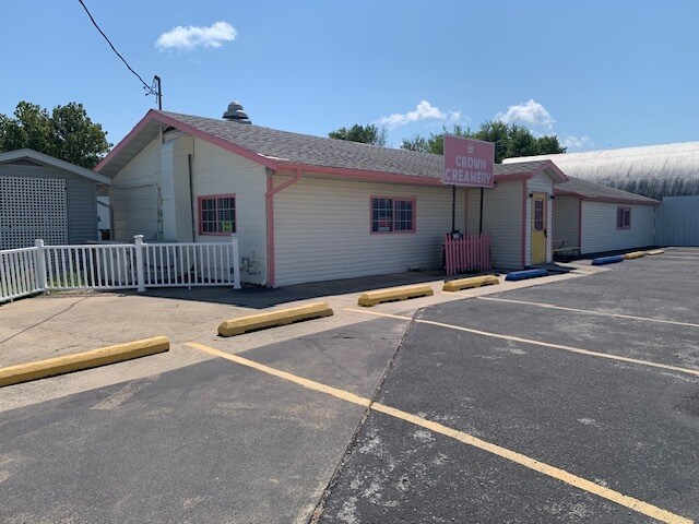 More Photos Of 123 Alton Rd, Carlinville Restaurant For Sale