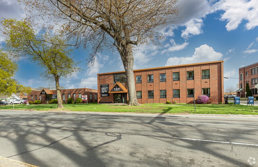More Photos Of 181 Park Ave, West Springfield Unknown For Lease