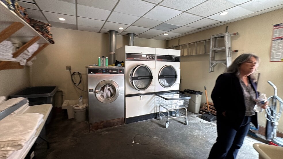 More Photos Of 4330 S Broadway, Los Angeles Hotel For Sale