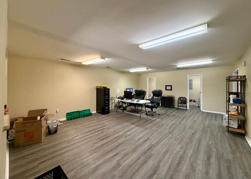 More Photos Of 8071 N McRaven Rd, Clinton Industrial For Sale