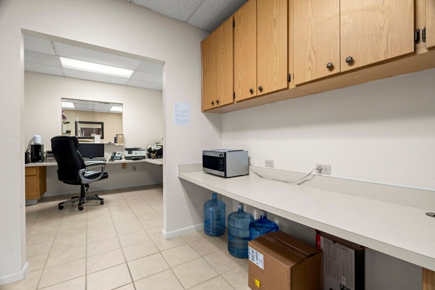 More Photos Of 10333 Seminole Blvd, Largo Office For Sale