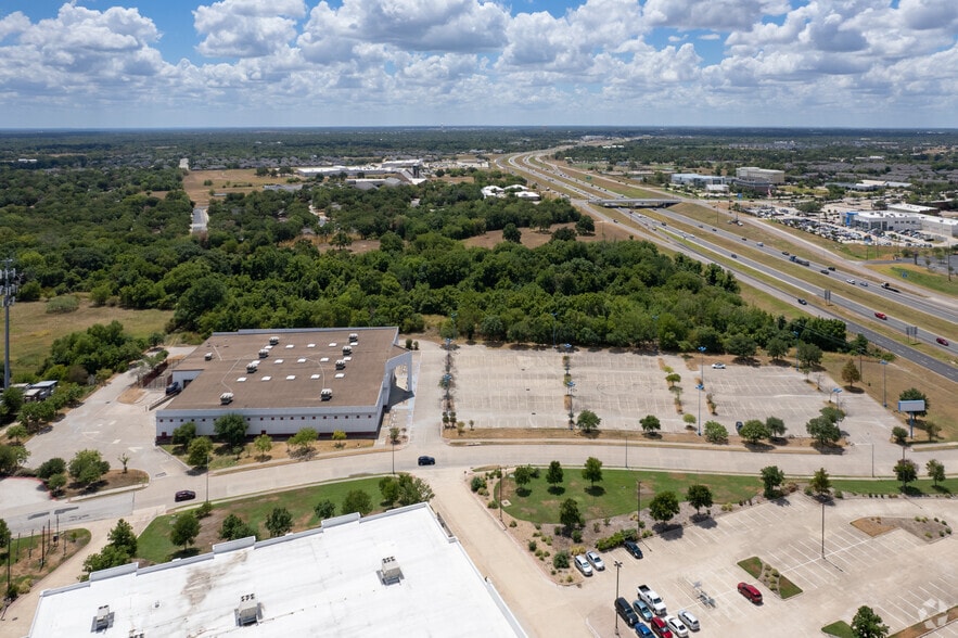 More Photos Of 2351 Earl Rudder Fwy S, College Station Freestanding For Sale