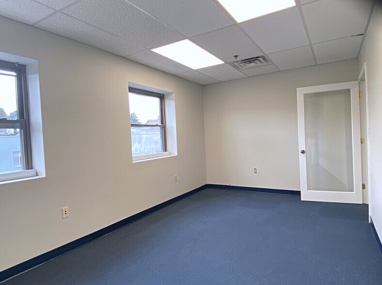 More Photos Of 76 Winn St, Woburn Office For Lease