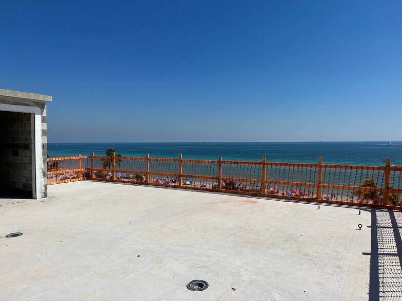 More Photos Of 1500 N Broadwalk, Hollywood Bar For Lease