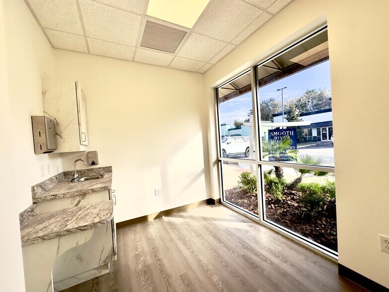 More Photos Of 740 Stirling Center Pl, Lake Mary Office For Lease