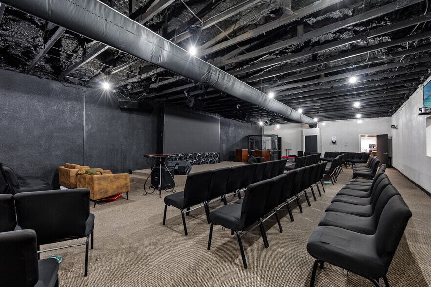 More Photos Of 2787 Aurora Rd, Melbourne Freestanding For Sale