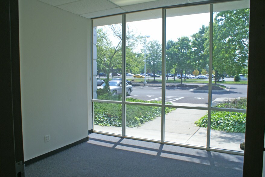 More Photos Of 975 Eastwind Dr, Westerville Light Distribution For Lease