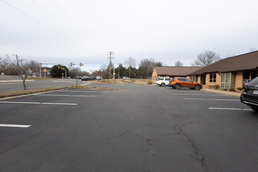 More Photos Of 14377-14389 Hereford Rd, Woodbridge Medical For Sale