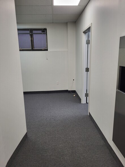 More Photos Of 300 Sheppard Ave W, Toronto Office For Lease