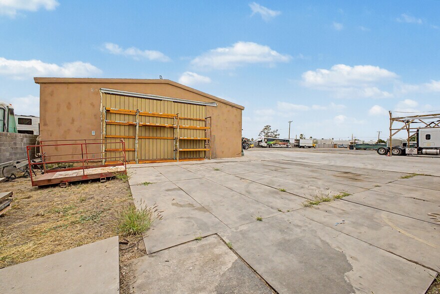 More Photos Of 3050 W 4th Ave, Apache Junction Warehouse For Lease