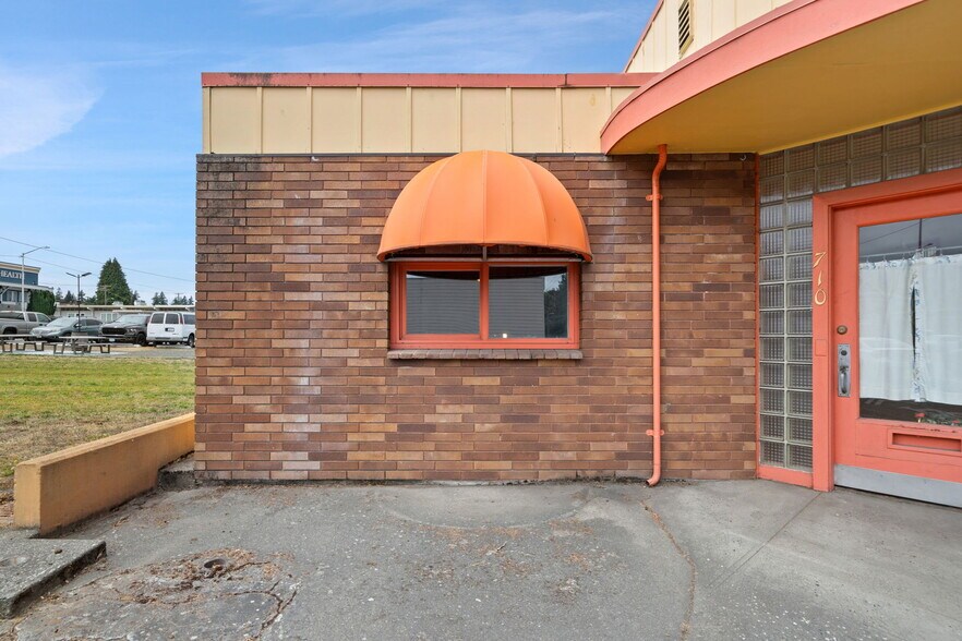 More Photos Of 710 S Lincoln St, Port Angeles General Retail For Sale