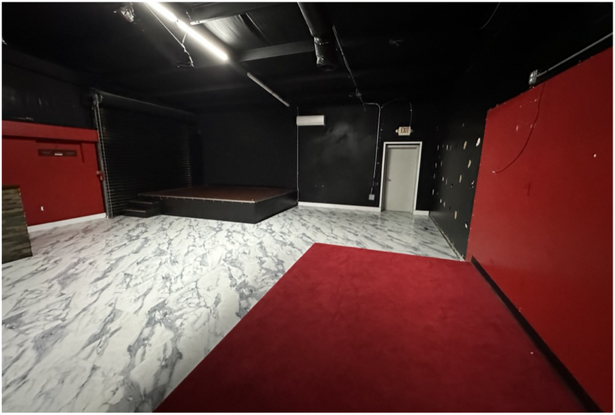 More Photos Of 750 Veterans Pky, Jonesboro Flex For Lease