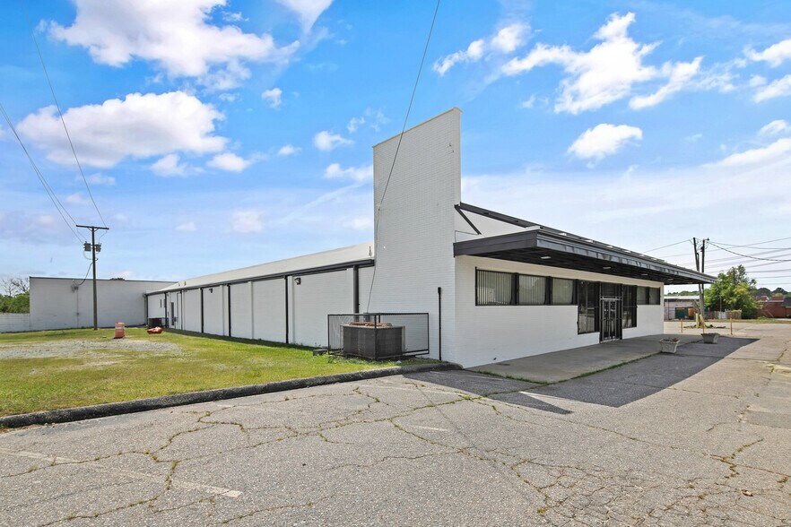 More Photos Of 301 Robeson St, Fayetteville Freestanding For Lease