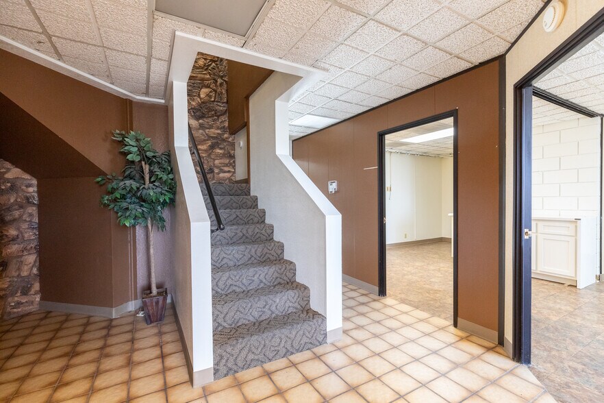 More Photos Of 1249 E Ridgecrest Blvd, Ridgecrest Office For Sale