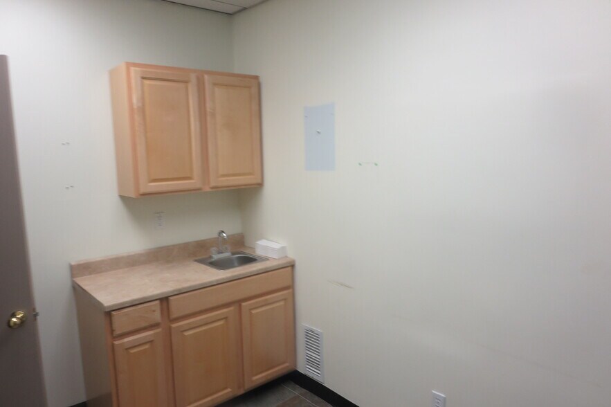 More Photos Of 189 Main Rd, Riverhead Medical For Lease