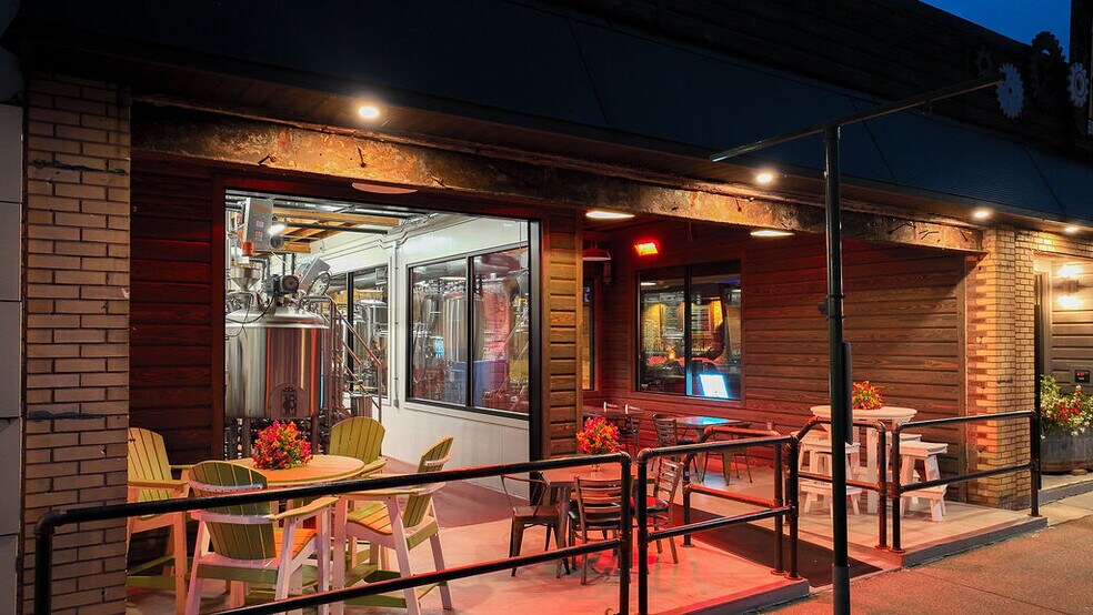 More Photos Of 234 Walnut St, Spooner Restaurant For Sale