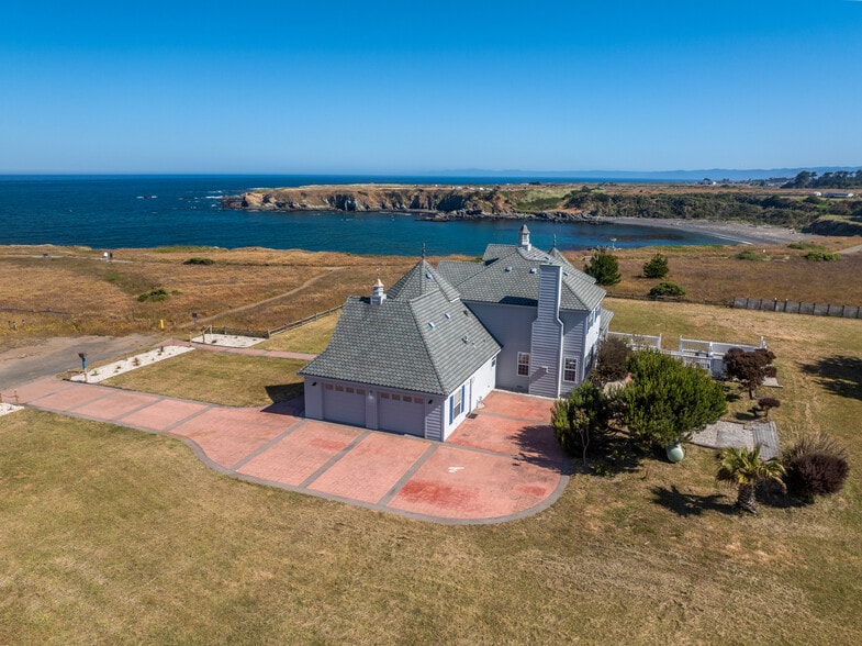 More Photos Of 19351 Del Mar Dr, Fort Bragg Specialty For Sale