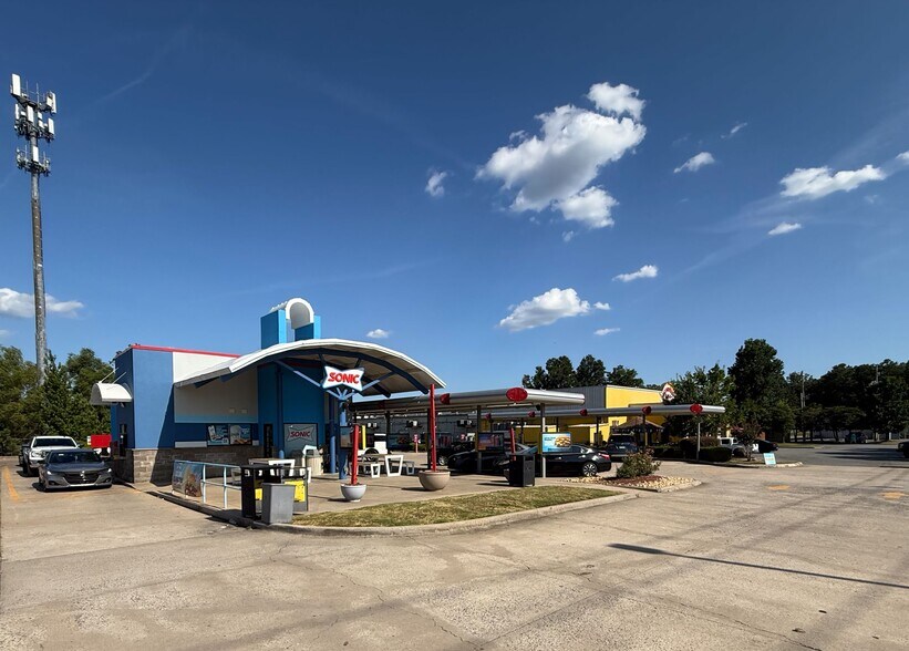 Primary Photo Of 13200 Crystal Hill Rd, North Little Rock Fast Food For Sale