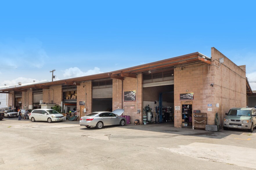 More Photos Of 1125 N King St, Honolulu Storefront Retail Office For Lease