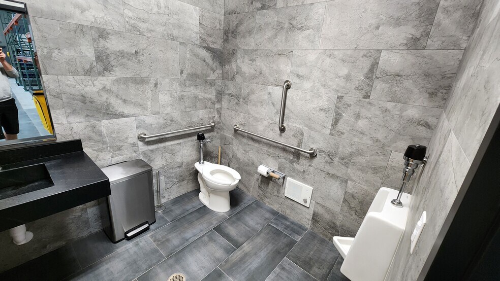 More Photos Of 13863 S 2700 W, Bluffdale Flex For Sale