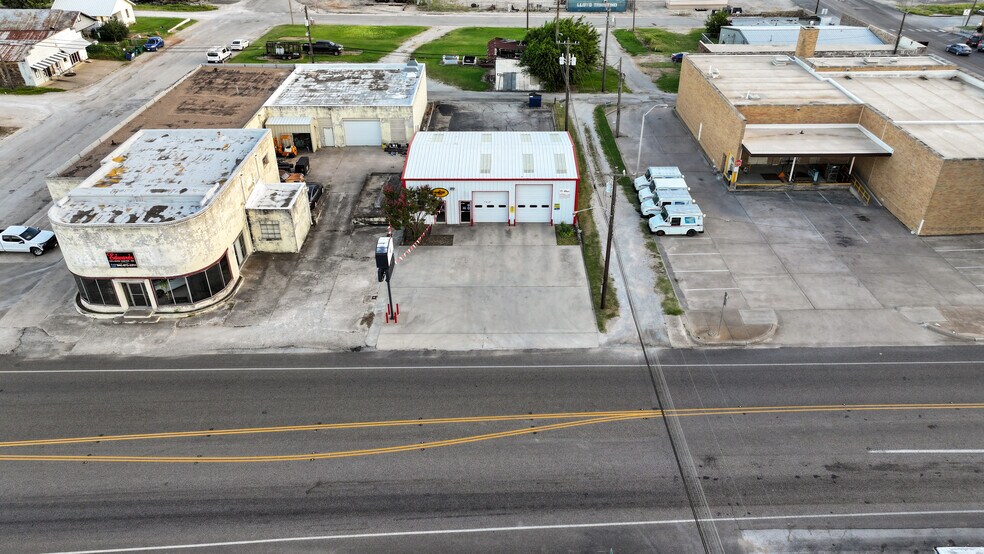 More Photos Of 108 E Wise St, Bowie Specialty For Sale