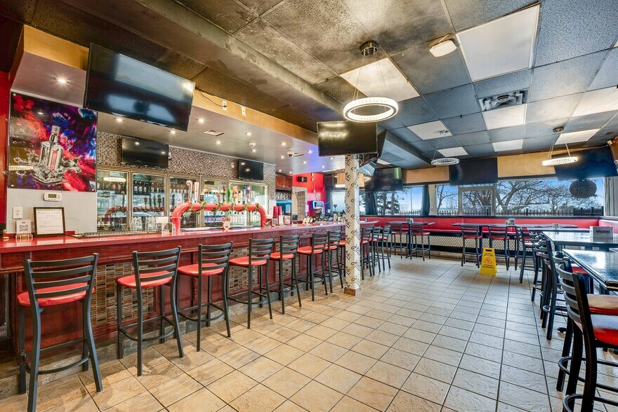 More Photos Of 231 St Paul St W, St Catharines General Retail For Sale