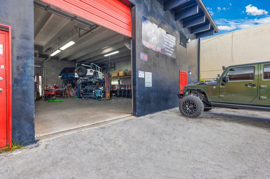 More Photos Of 2760 W 3rd Ave, Hialeah Warehouse For Sale