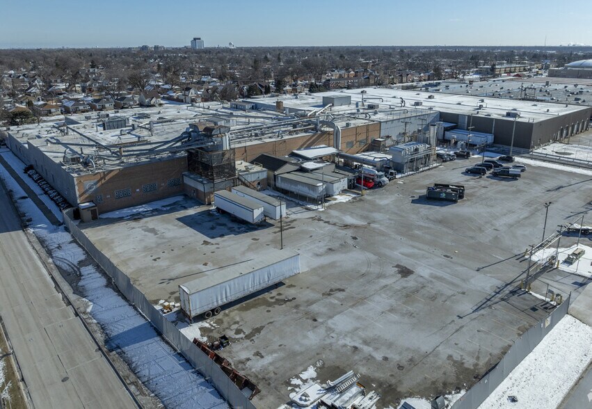 More Photos Of 1900 S 25th Ave, Broadview Manufacturing For Lease