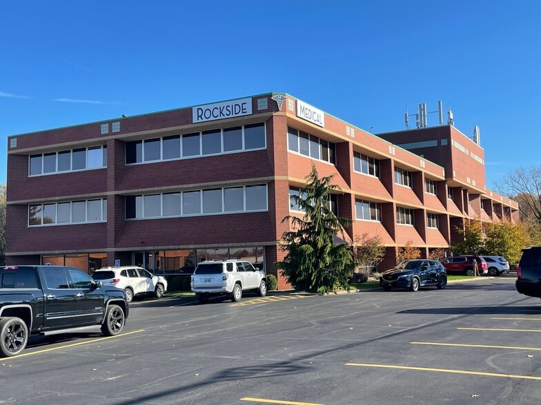 More Photos Of 1440 Rockside Rd, Parma Medical For Lease