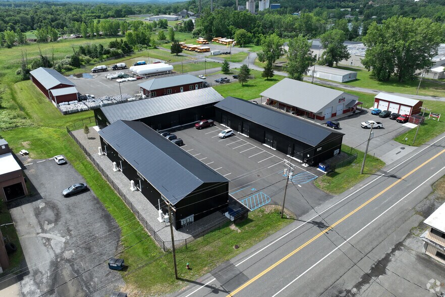 More Photos Of 25 Industrial Tract, Hudson Warehouse For Lease
