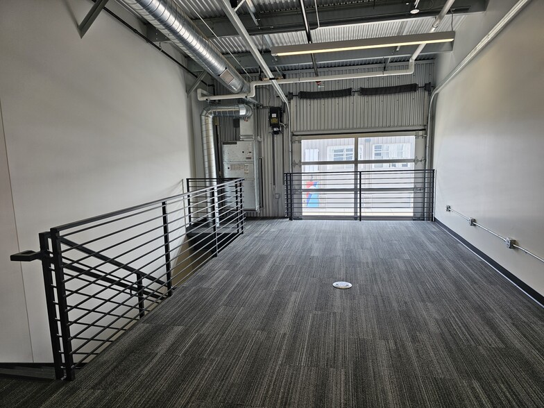 More Photos Of 208 Chicane Ln, Pontiac Showroom For Sale