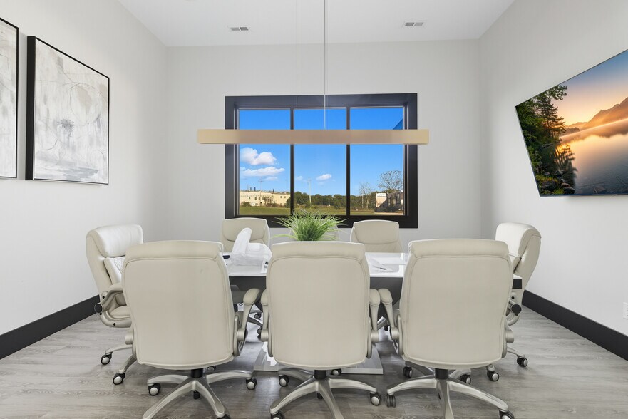 More Photos Of 19518 Whitfield Rd, Sedalia Light Manufacturing For Sale