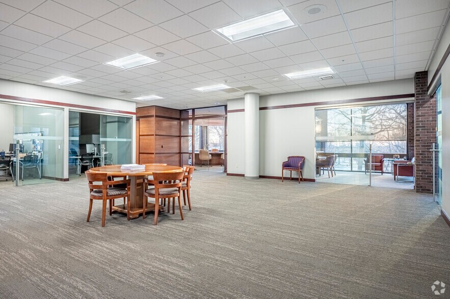 More Photos Of 1002 Deming Way, Madison Office For Sale